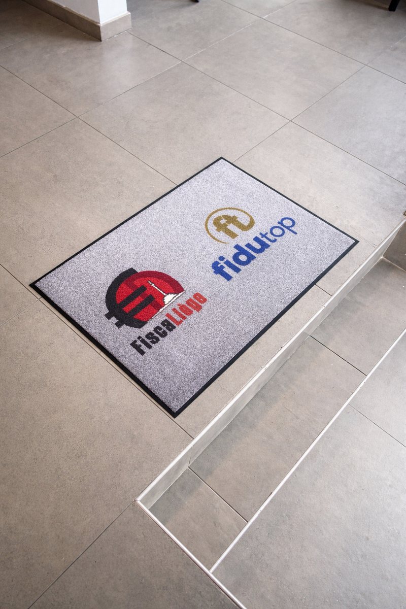 Tapis d’entrée en nylon et caoutchouc aux logos FiscaLiège et Fidutop