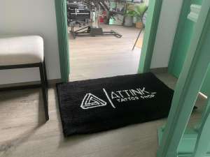 Attink à Aubel décore son studio avec un tapis personnalisé