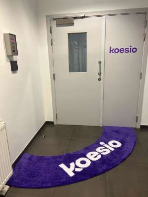 Koesio à Charleroi : deux tapis sur mesure pour leurs nouveaux bureaux